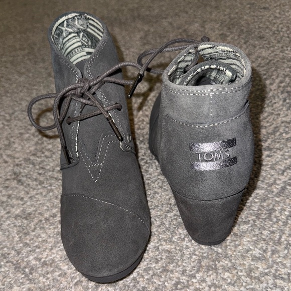 TOMS Women's Charcoal Wedge Booties - Picture 4 of 8